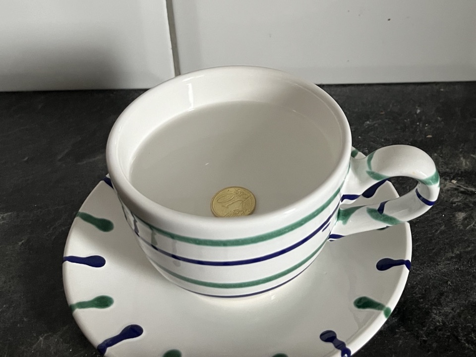 Tasse mit Münze